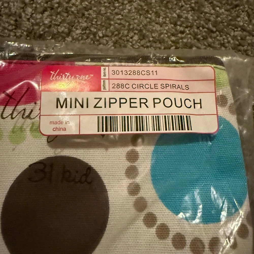 Brand new Thirty-One Mini Zipper Pouch in Circle Spirals